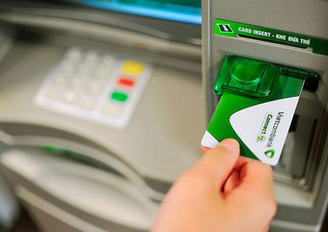 Đăng ký SMS Banking Vietcombank trên các cây rút tiền ATM