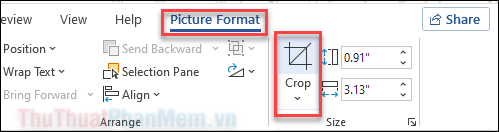 Để cắt hình ảnh, bạn bấm vào nó, sau đó chuyển sang tab Picture Format - Crop
