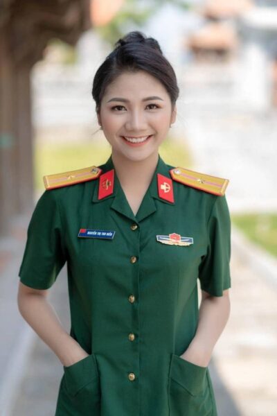 Hình ảnh nụ cười toả nắng của nữ chiến sỹ công an nhân dân Việt Nam