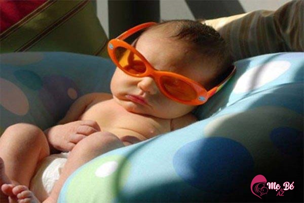 Trẻ sơ sinh Nhật Bản được tắm nắng và ngoài từ sớm