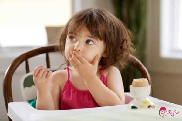 Cha mẹ có nên cho trẻ 2 tuổi ăn trứng vịt lộn không?