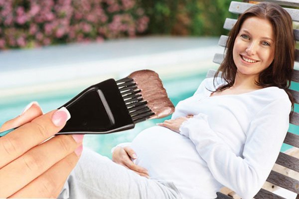 Các bác sĩ khuyến cáo có thai nếu muốn nhuộm tóc thì nên tránh 3 tháng đầu