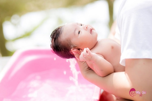 Nguyên tắc điều trị: 3 NÊN - 4 KHÔNG cho da trẻ sơ sinh bị khô và mẩn đỏ