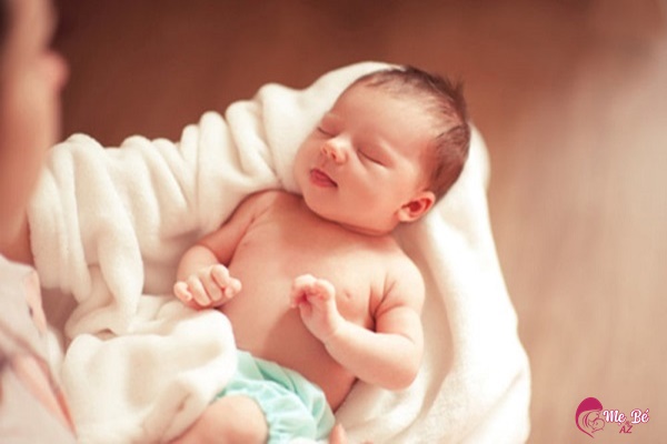 Cách massage cho trẻ sơ sinh dễ ngủ ngon - sâu giấc tròn