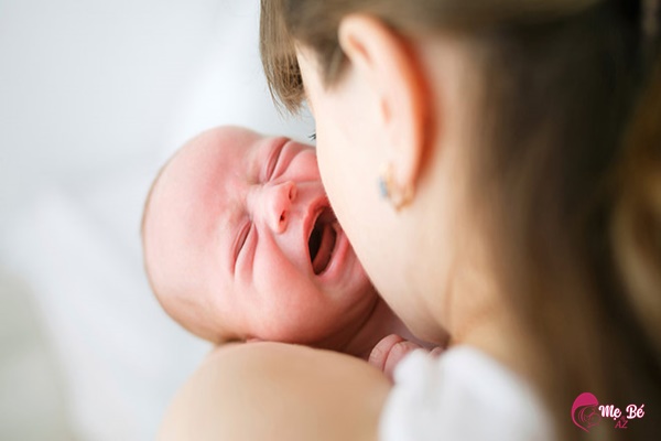 Những điều không nên làm với trẻ sơ sinh: Liệu bố mẹ có bỏ sót?