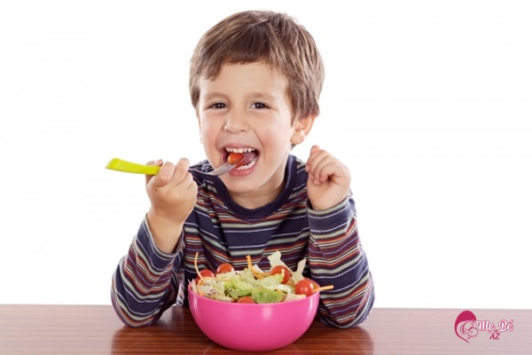 Phải làm sao khi trẻ 2 tuổi không chịu ăn gì?