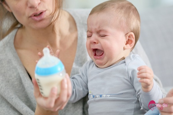 Hỏi - Đáp: Trẻ 2 tuổi không chịu uống sữa cha mẹ nên làm gì?