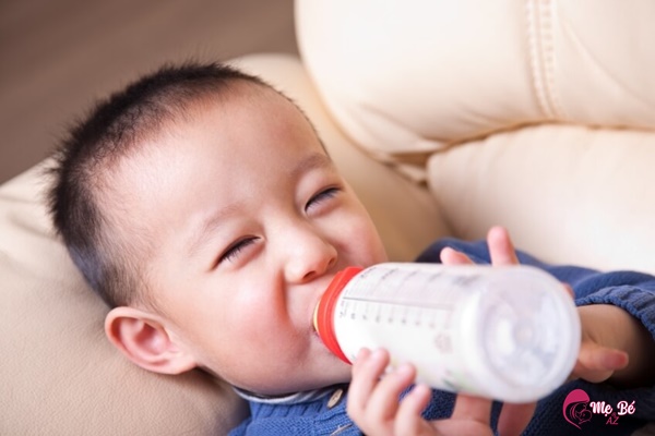 Trẻ 2 tuổi cần uống bao nhiêu sữa mỗi ngày là thích hợp nhất?