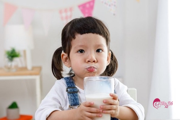 Trẻ 3 tuổi cần bao nhiêu ml sữa mỗi ngày