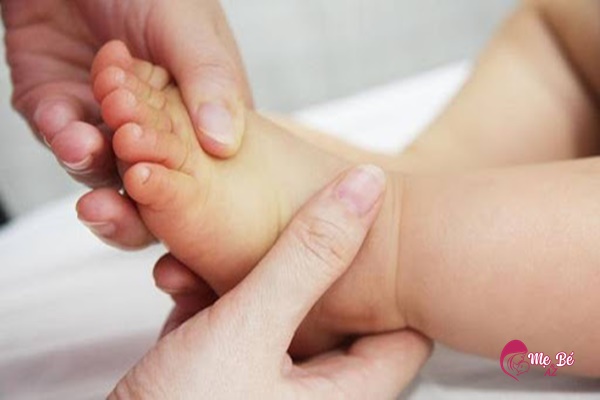Tắm nước lá không có tác dụng chữa vàng da cho trẻ sơ sinh