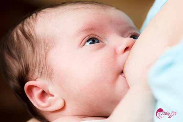 Mẹ có biết: Trẻ sơ sinh đòi bú liên tục phải làm sao không?