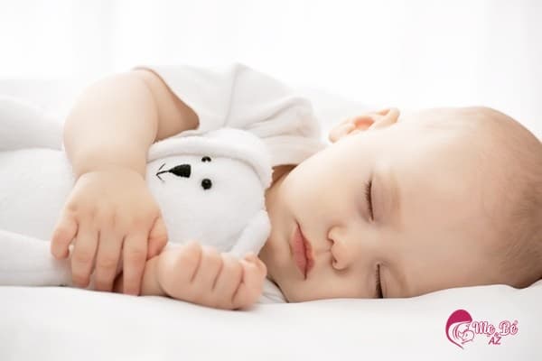 Không cần phải can thiệp nếu trẻ sơ sinh lắc đầu khi ngủ
