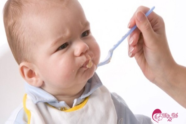 Trẻ sơ sinh ăn bột dặm sớm ảnh hưởng lớn tới hệ tiêu hóa
