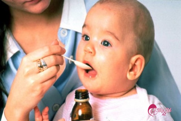 Sử dụng thuốc ho cho trẻ sơ sinh cần hỏi ý kiến bác sĩ