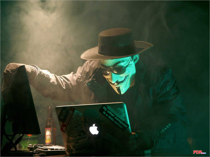 Ảnh Hacker, Anonymous đang hoạt động trộm cắp