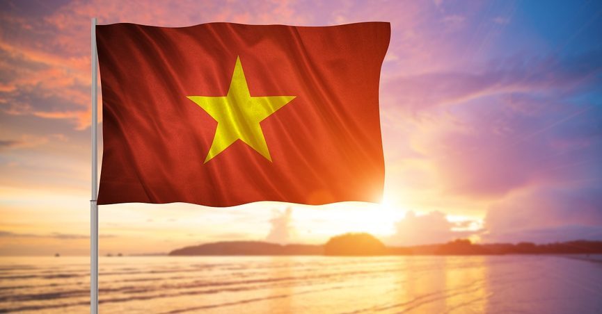 Hình ảnh cờ Việt Nam hướng về biển