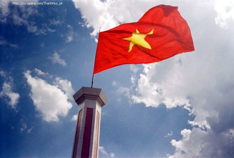 Hình ảnh lá cờ Việt Nam ở cột cờ Lũng Cú