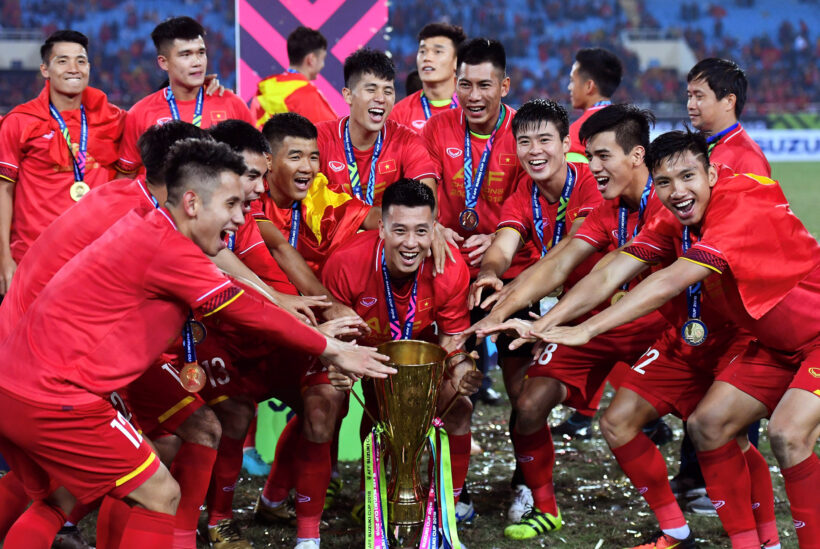 hình ảnh đội tuyển Việt Nam ăn mừng chiến thắng