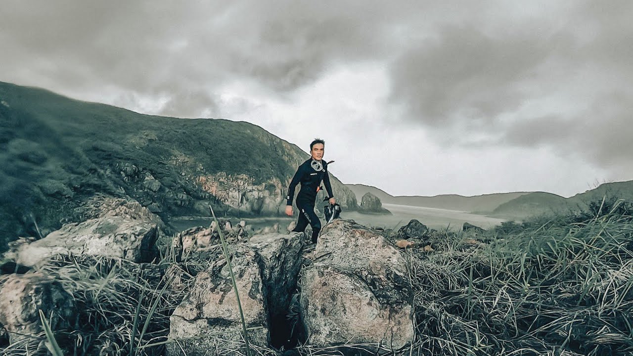 Ảnh leo núi một mình tại vịnh Đầm Tre Côn Đảo