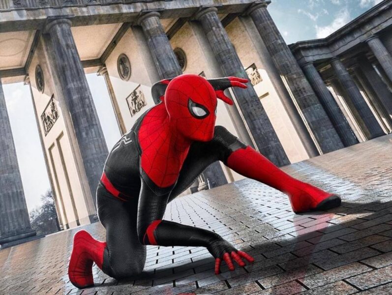 Hình ảnh Spider Man tiếp đất