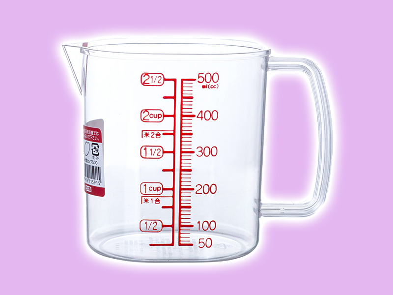 Chiếc cốc nước có đơn vị đo