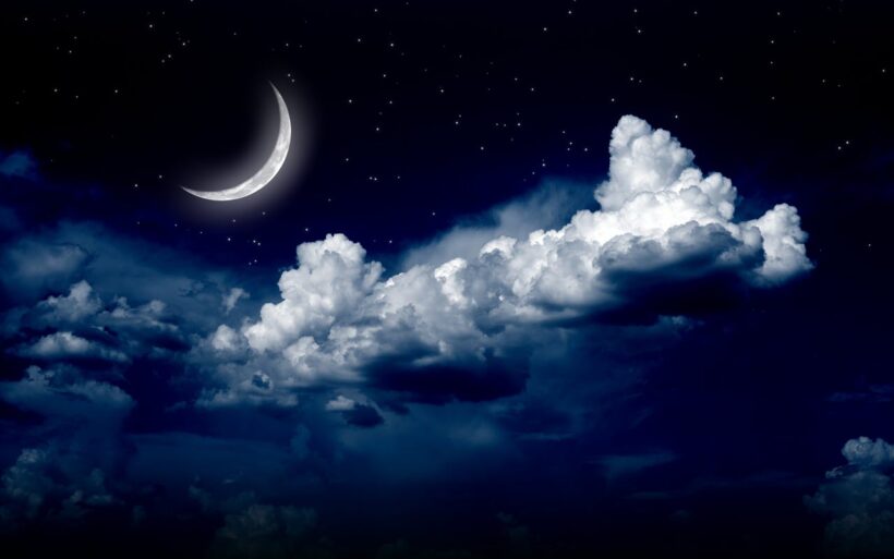 Hình ảnh mặt trăng lưỡi liềm sáng đẹp