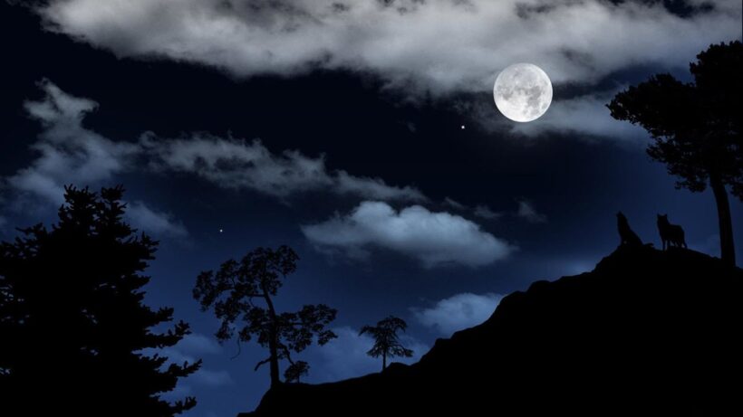 Hình ảnh mặt trăng và mây trắng