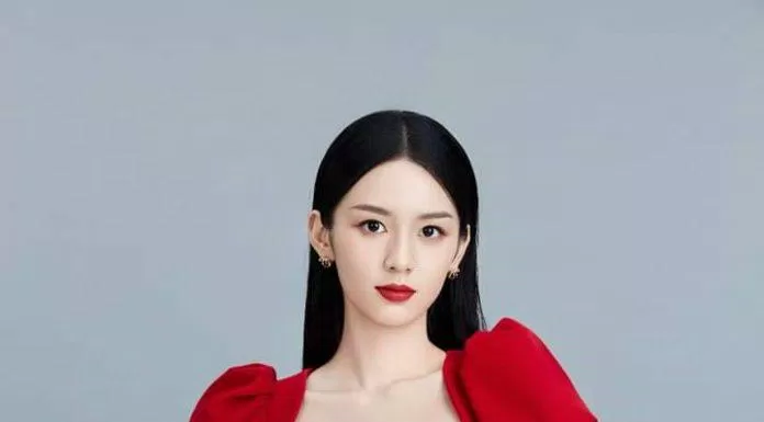 Châu Dã đẹp tựa công chúa Bạch Tuyết trong bộ váy đỏ (Nguồn: Internet).