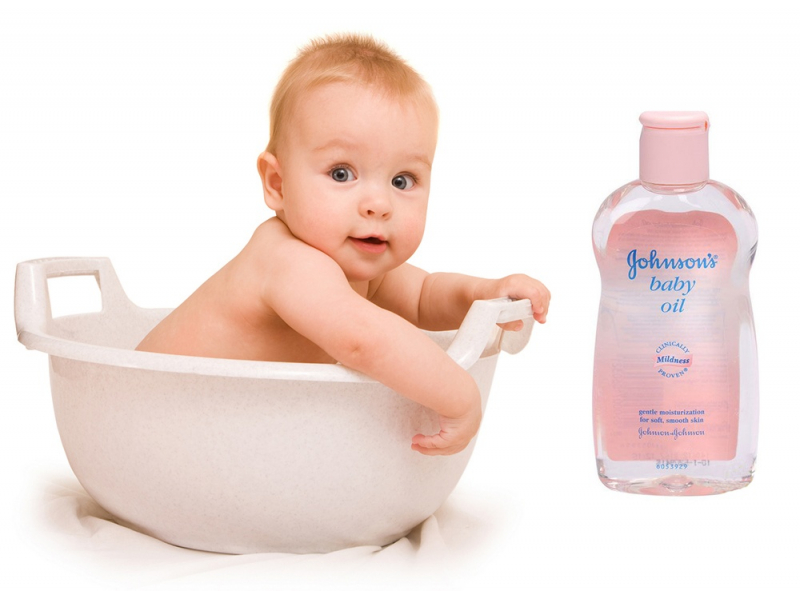 Johnson's baby Oil được làm từ dầu khoáng tinh khiết nên cũng rất thích hợp để mát-xa cho bé trước và sau khi tắm giúp làm và giữ ấm cho cơ thể.﻿
