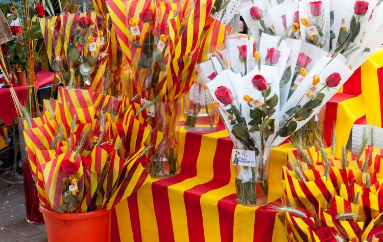 Ngày 23/4 được xem là ngày lãng mạng nhất trong năm ở xứ Catalan và được gọi là ngày của Thánh Jordi 