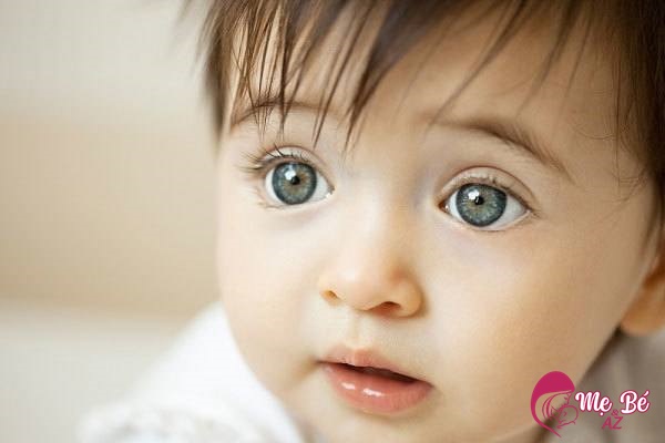 Để có đôi mắt đẹp mẹ cần chăm sóc mắt trẻ sơ sinh đúng cách