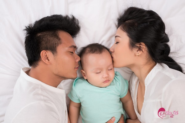 Kinh nghiệm nuôi trẻ sơ sinh của mẹ Việt ra sao?