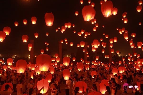 Tết trung thu ở Trung Quốc có phong tục thả đèn Khổng Minh lên trời