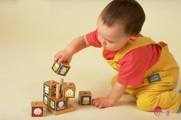 Trẻ 2 tuổi nên mua đồ chơi gì để giúp con thông minh?