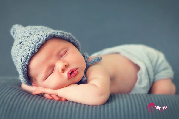 CHUYÊN GIA TƯ VẤN: 5 cách để trẻ sơ sinh hết ngủ ngày “cày đêm”
