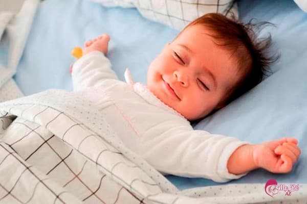 Ngủ đúng giờ tốt cho sự phát triển trí não, thể chất của trẻ