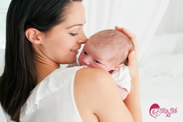 Trẻ sơ sinh từ 0 đến 1 tháng tuổi phát triển theo từng tuần